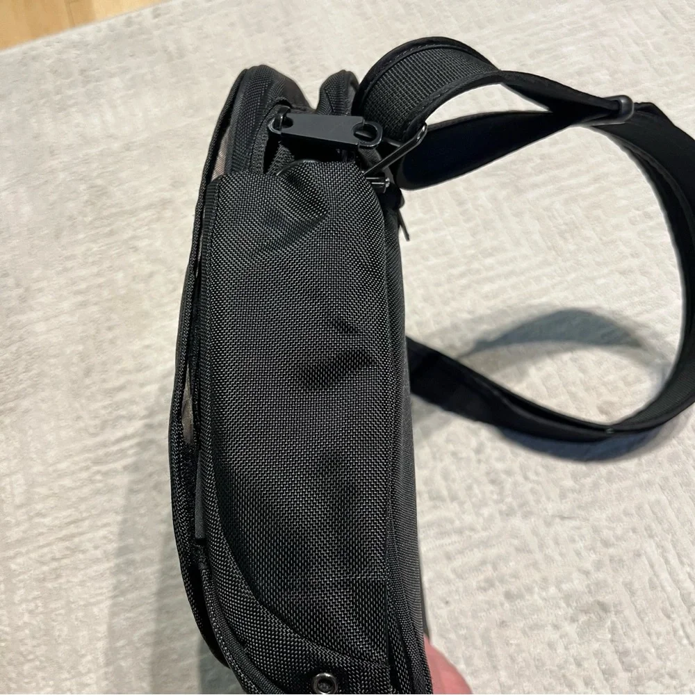 PacSafe Metrosafe 200 Unisex Messenger Bag
